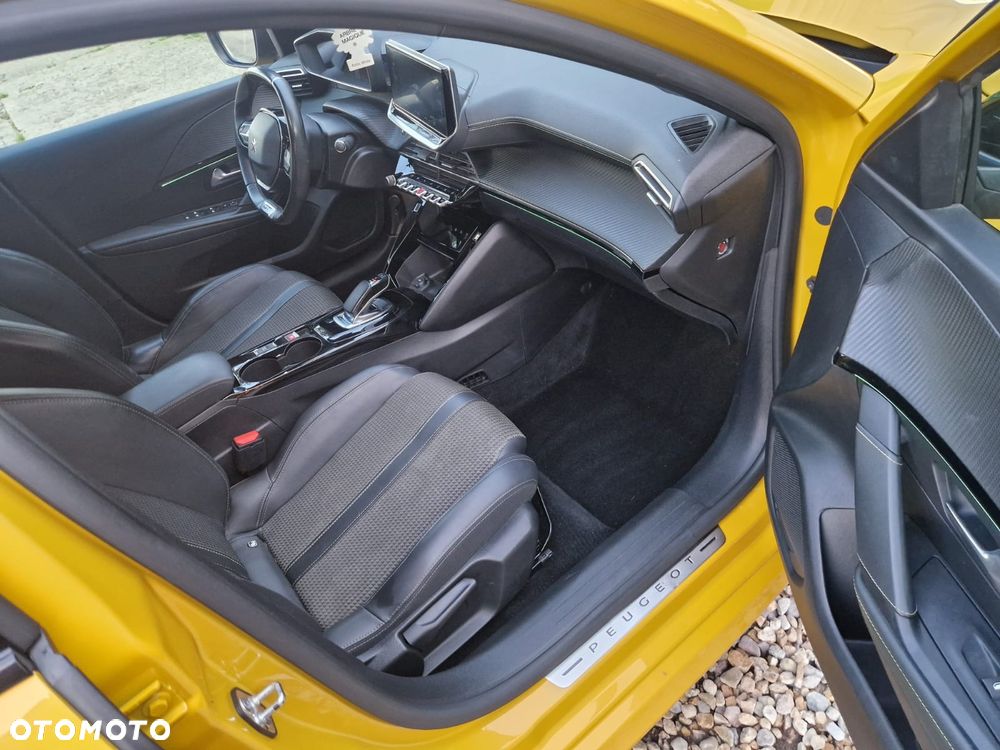 Peugeot 208 - 12