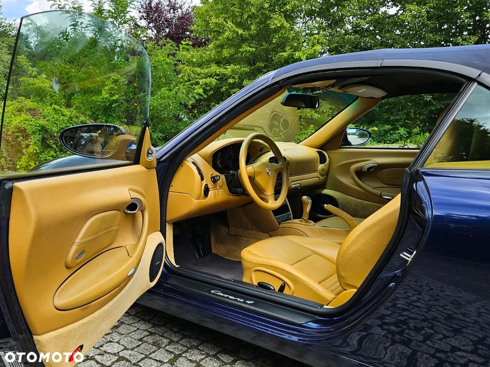 Porsche 911 Carrera 4 - 12