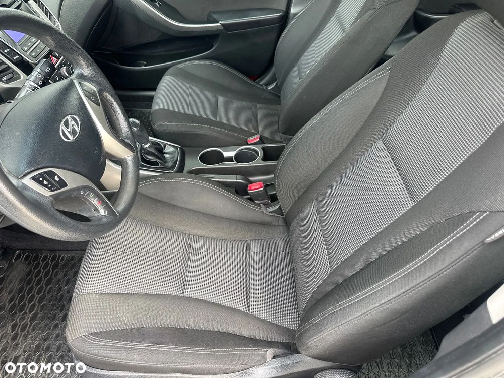 Hyundai i30 1.4 Classic + - 12