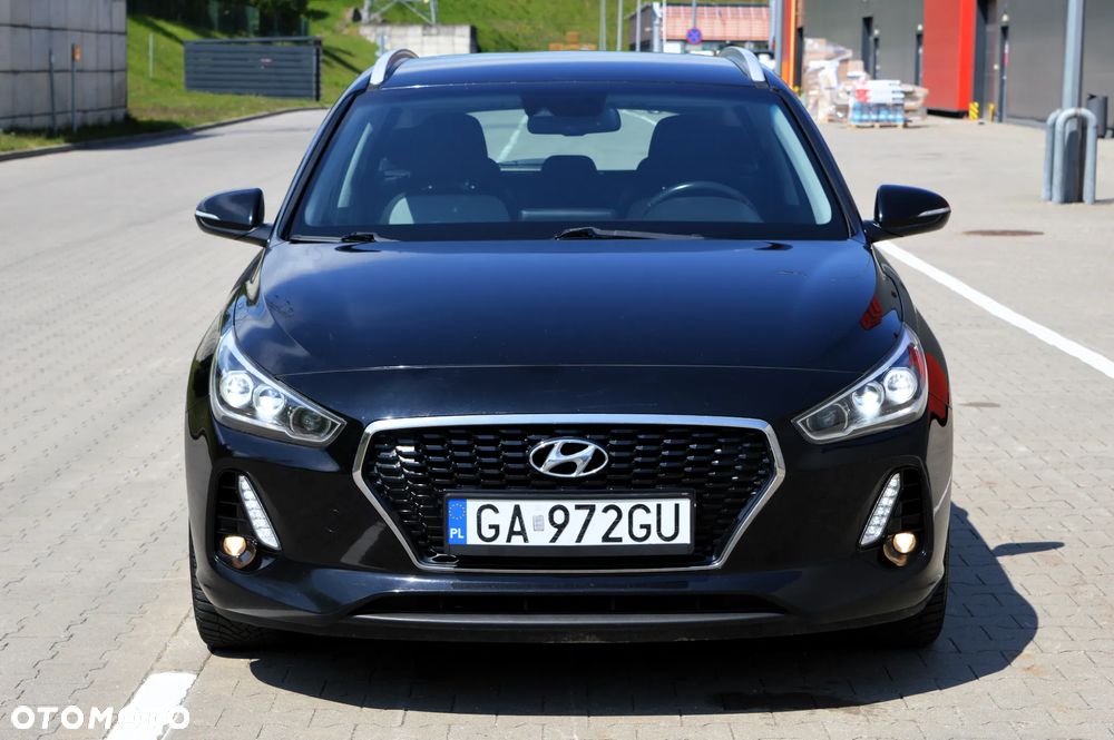 Hyundai i30 blue Kombi 1.6 CRDi YES Gold - 36