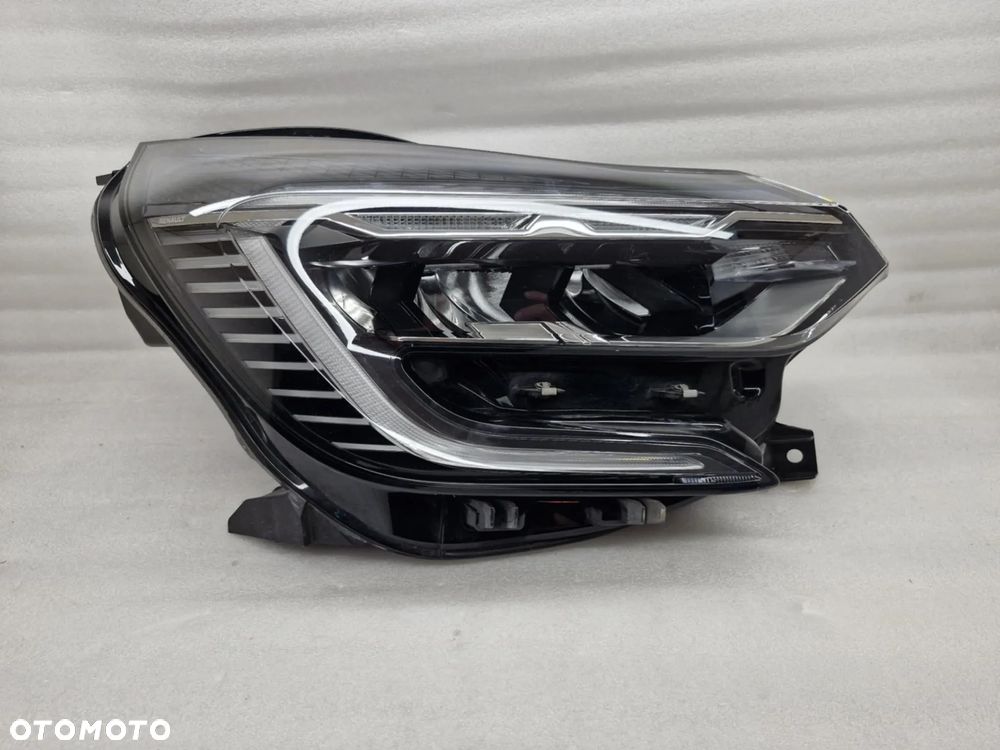 RENAULT CAPTUR II FULL LED LAMPA PRAWA PRZÓD 260104525R - 1