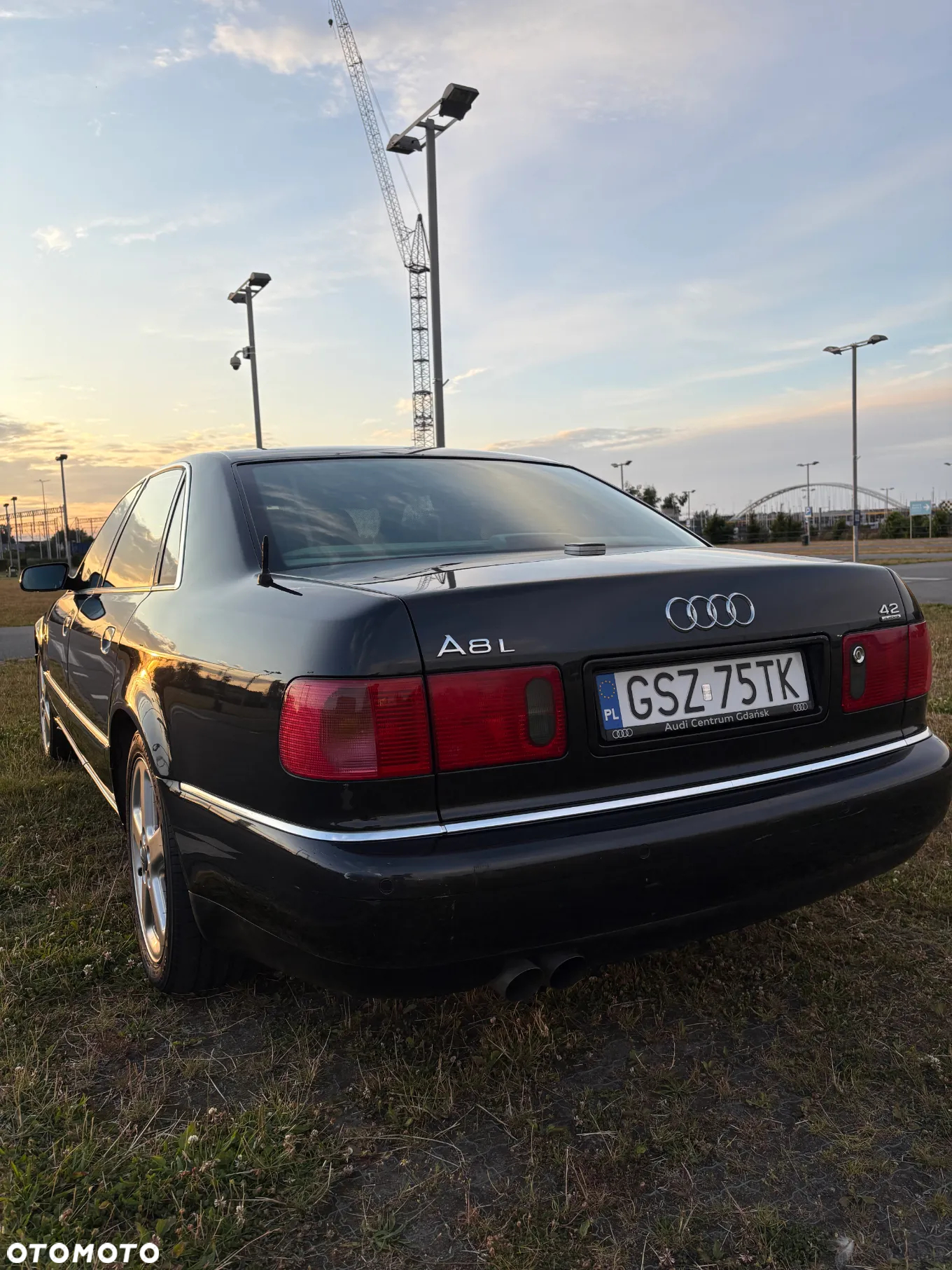 Audi A8 4.2 L Quattro - 2
