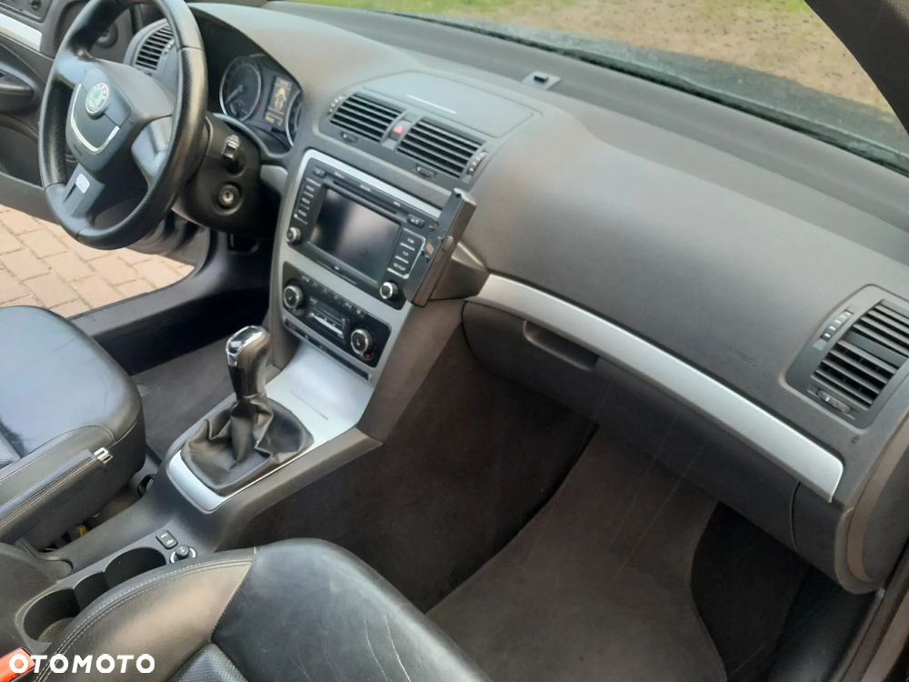 Skoda Octavia 2.0 TDI RS - 26