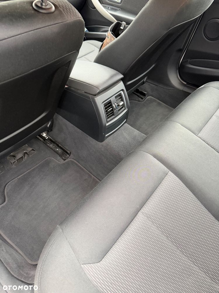BMW Seria 3 318i - 6