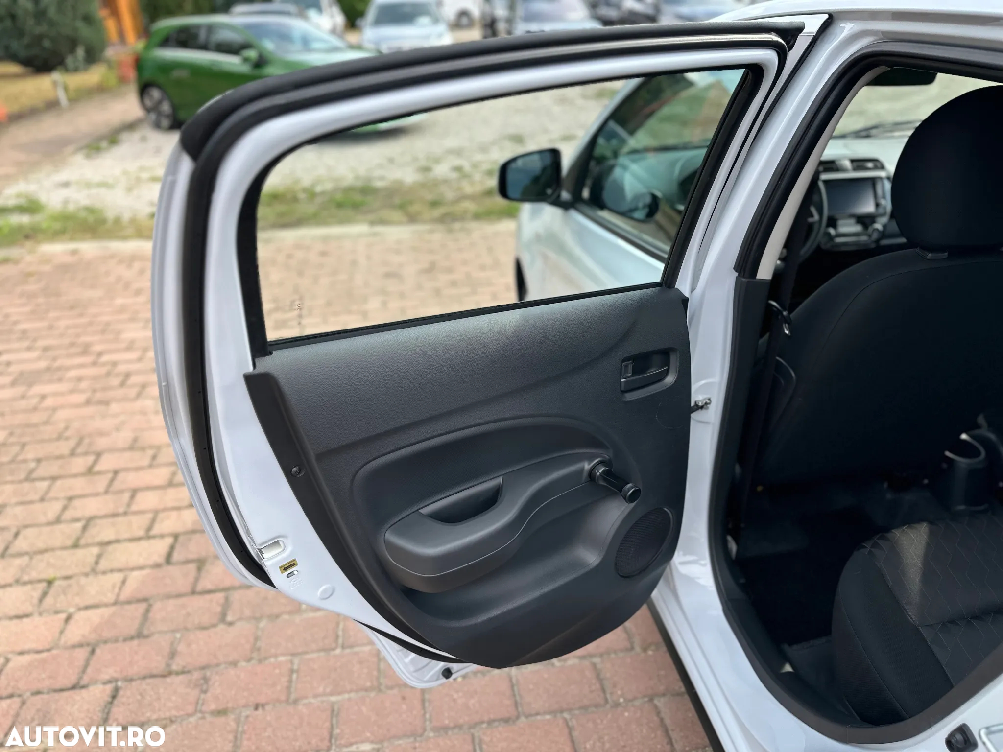 Mitsubishi Mirage - 17