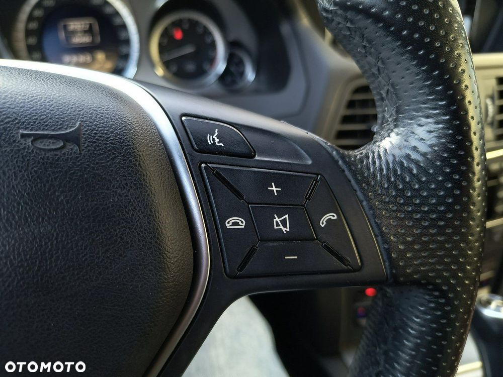 Mercedes-Benz Klasa E 250 BlueEFFICIENCY 7G-TRONIC - 26