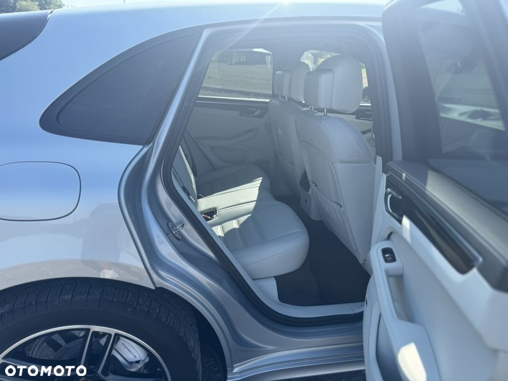 Porsche Macan Turbo PDK - 16