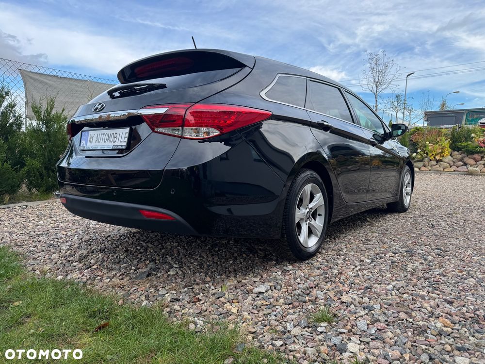 Hyundai i40 Kombi blue 1.6 Family+ - 14