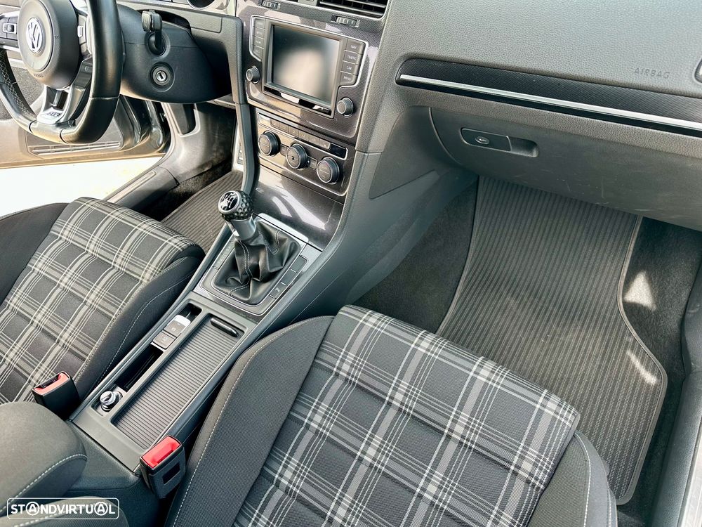 VW Golf 2.0 TDI GTD - 7