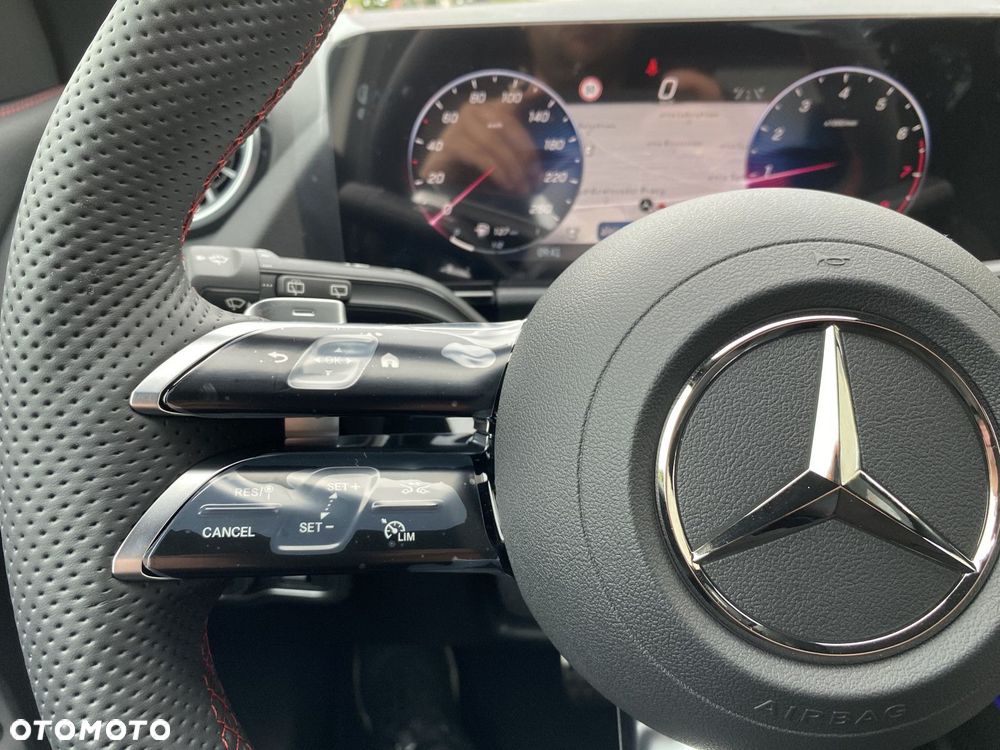 Mercedes-Benz GLA - 11