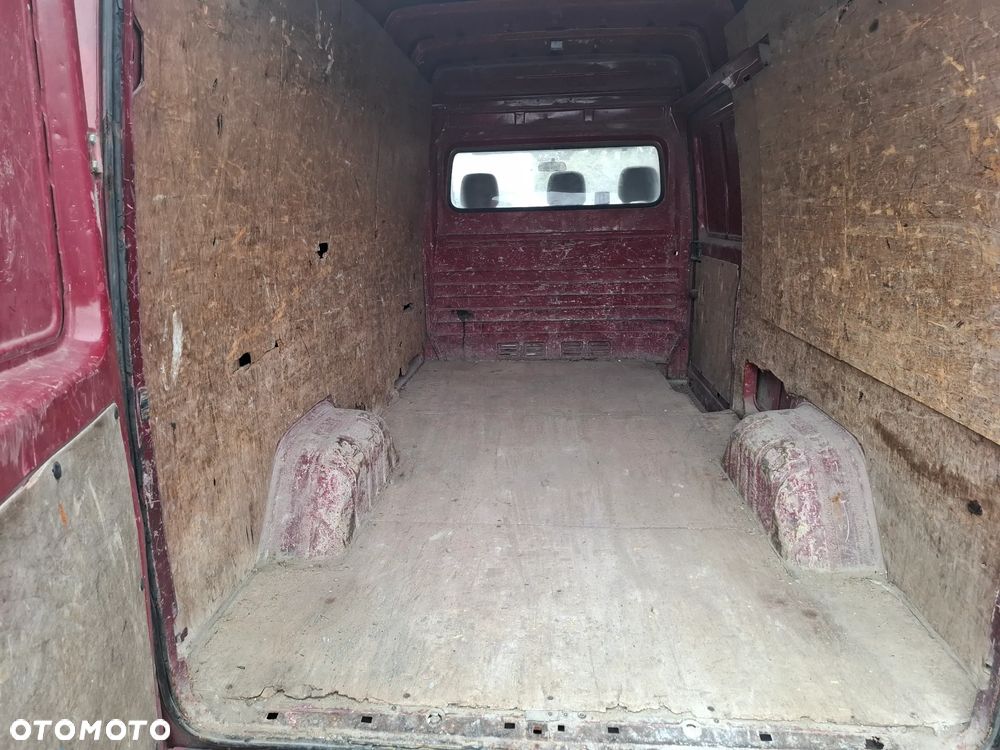 Volkswagen LT 28  sredni  2,5 sdi - 5