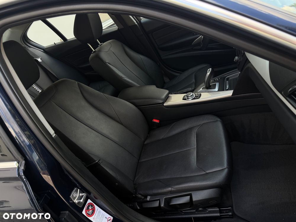 BMW Seria 3 320i Sport-Aut Sport Line - 22