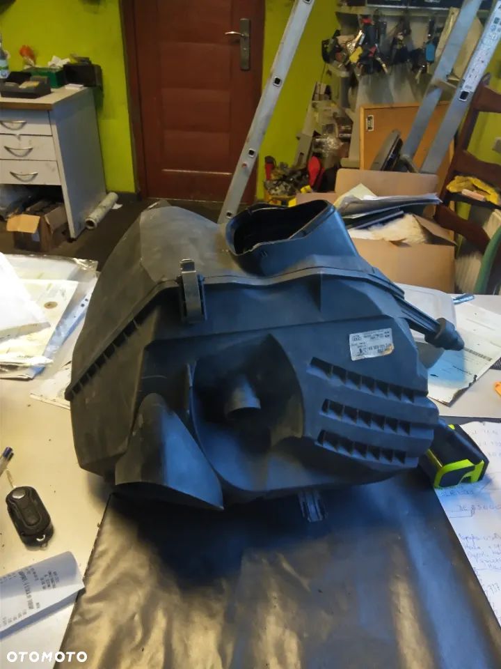 Obudowa filtra powietrza A6 C6 3.0TFSI - 1