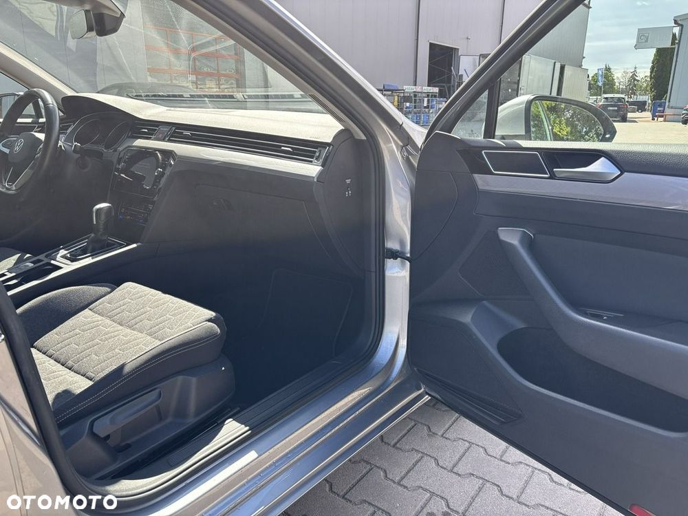 Volkswagen Passat - 16
