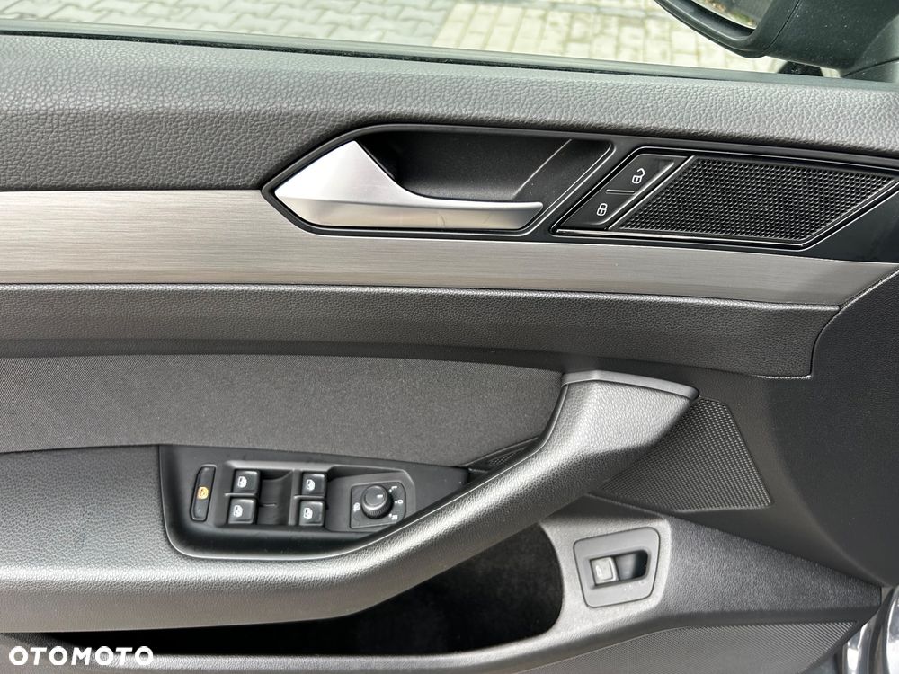Volkswagen Passat - 20