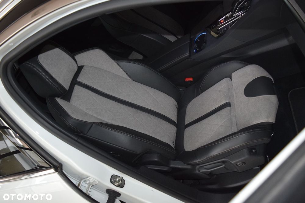Peugeot 3008 1.6 PureTech Hybrid4 PHEV GT S&S EAT8 - 21
