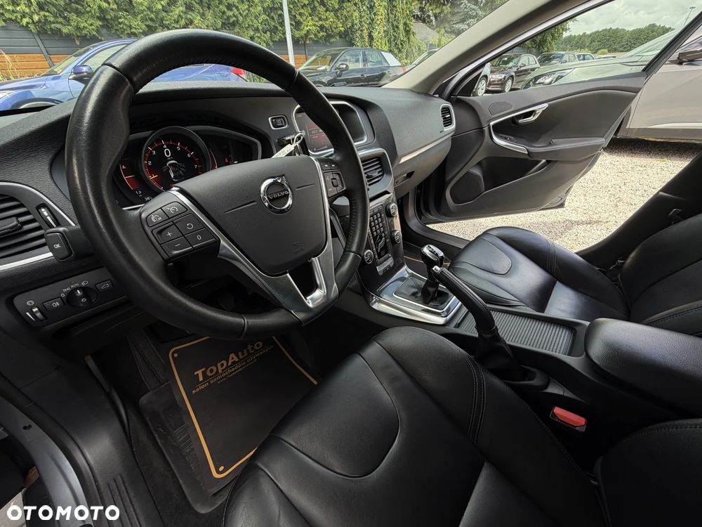 Volvo V40 T3 Momentum - 19