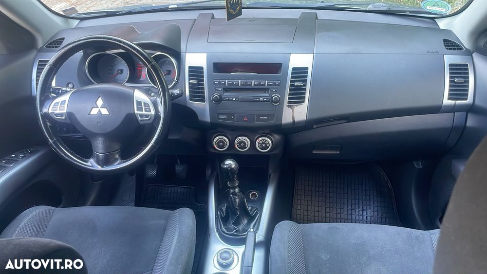Mitsubishi Outlander - 7
