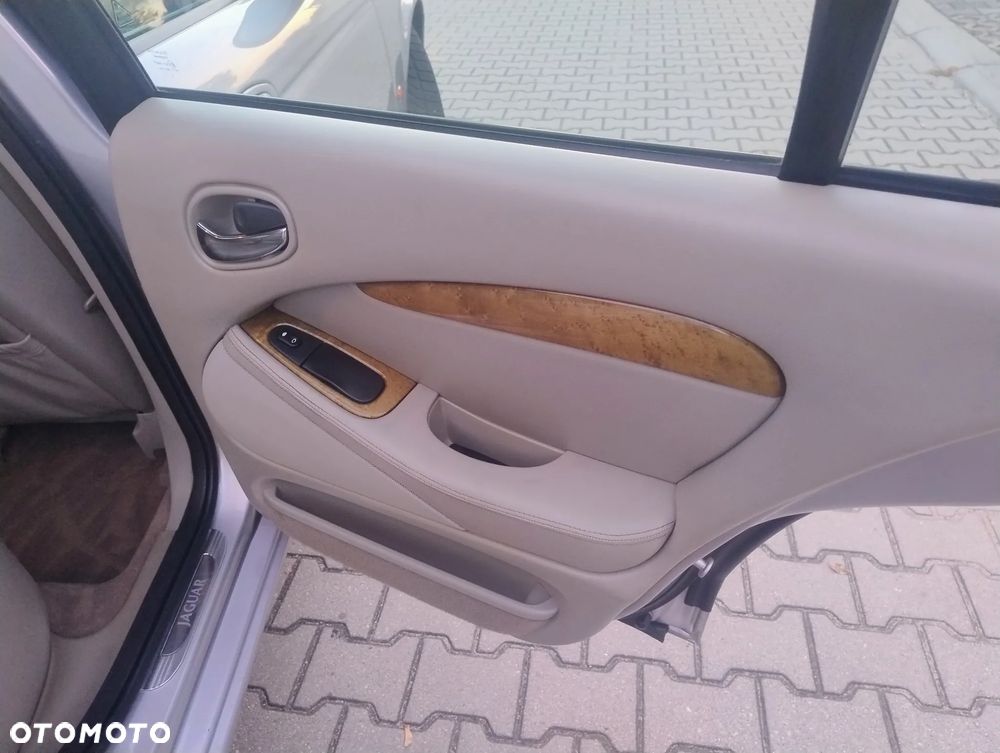 Jaguar S-Type 4.0 V8 - 21