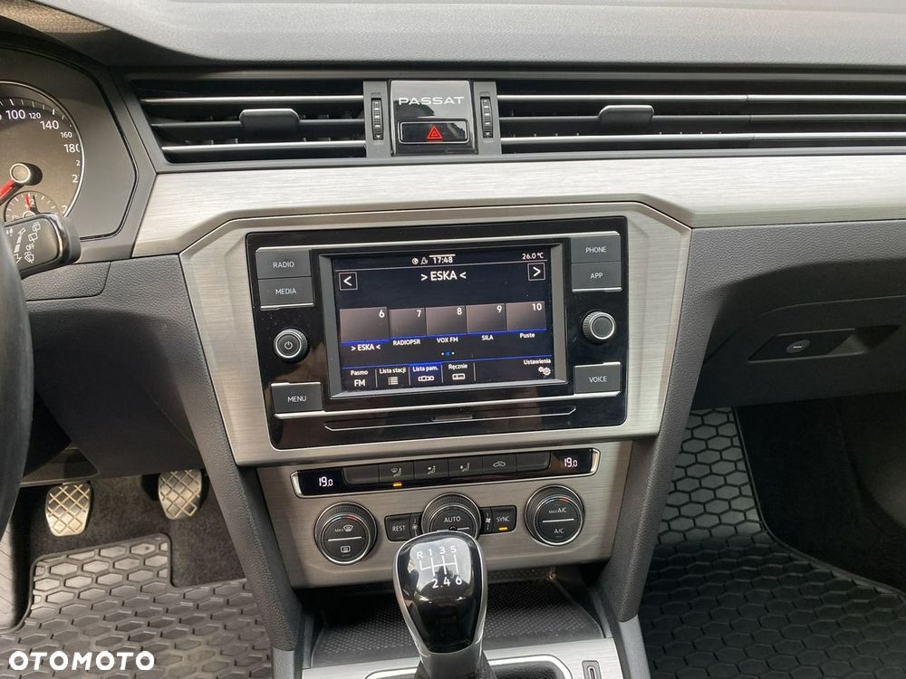 Volkswagen Passat - 23