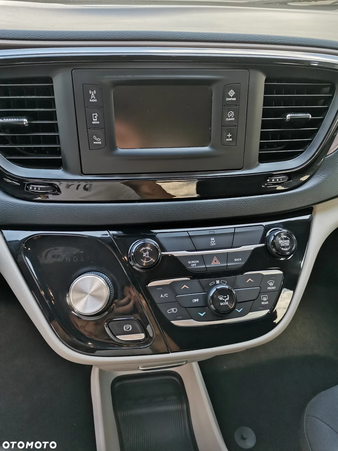 Chrysler Pacifica - 18
