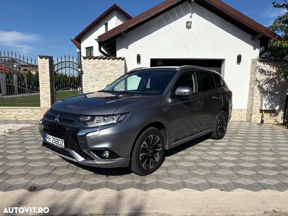 Mitsubishi Outlander 2.0 4WD Plug-In Hybrid Plus - 4