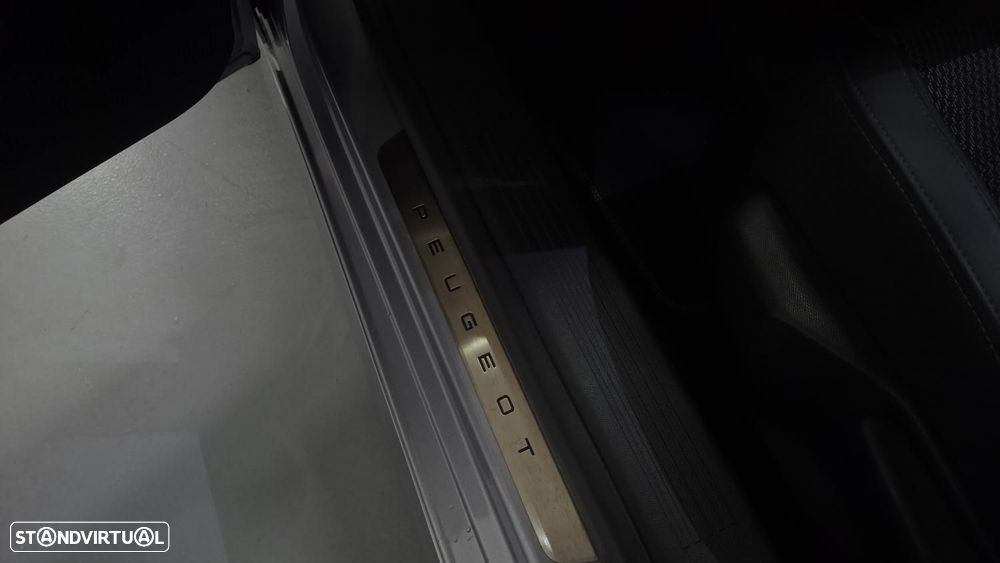 Peugeot 308 1.6 Hybrid GT e-EAT8 - 22