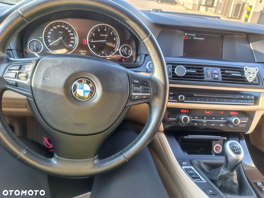BMW Seria 5 520i - 15
