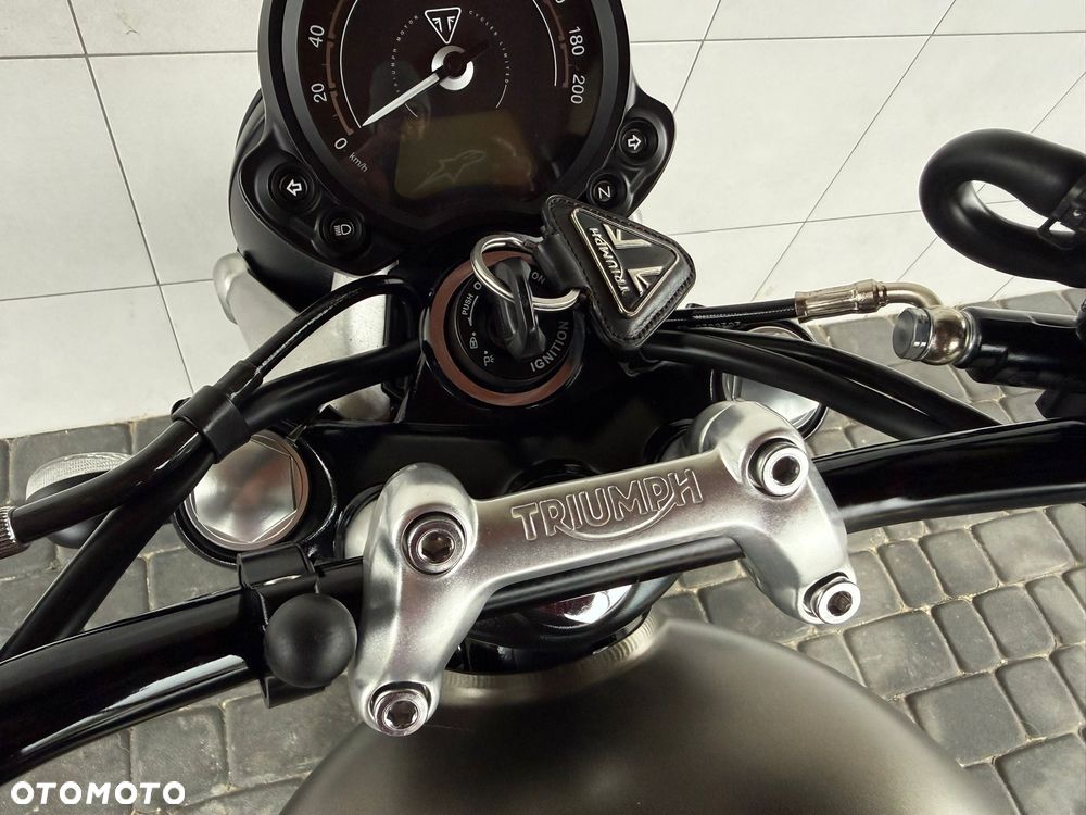Triumph Street Twin - 12