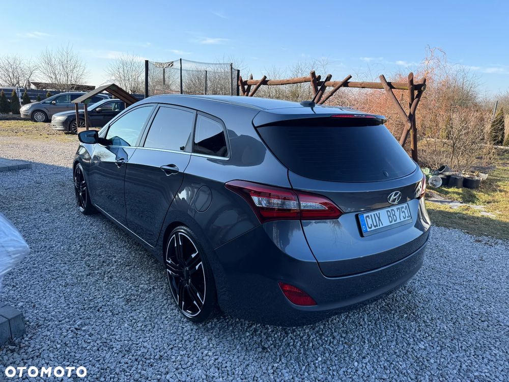 Hyundai i30 blue 1.6 CRDi Premium - 12