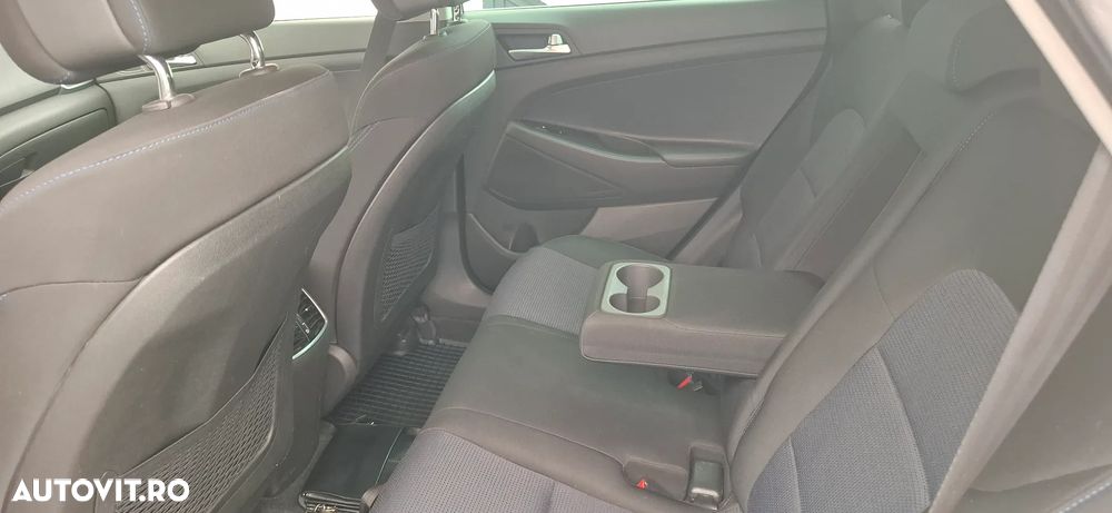 Hyundai Tucson blue 1.7 CRDi 2WD Intro Edition - 18