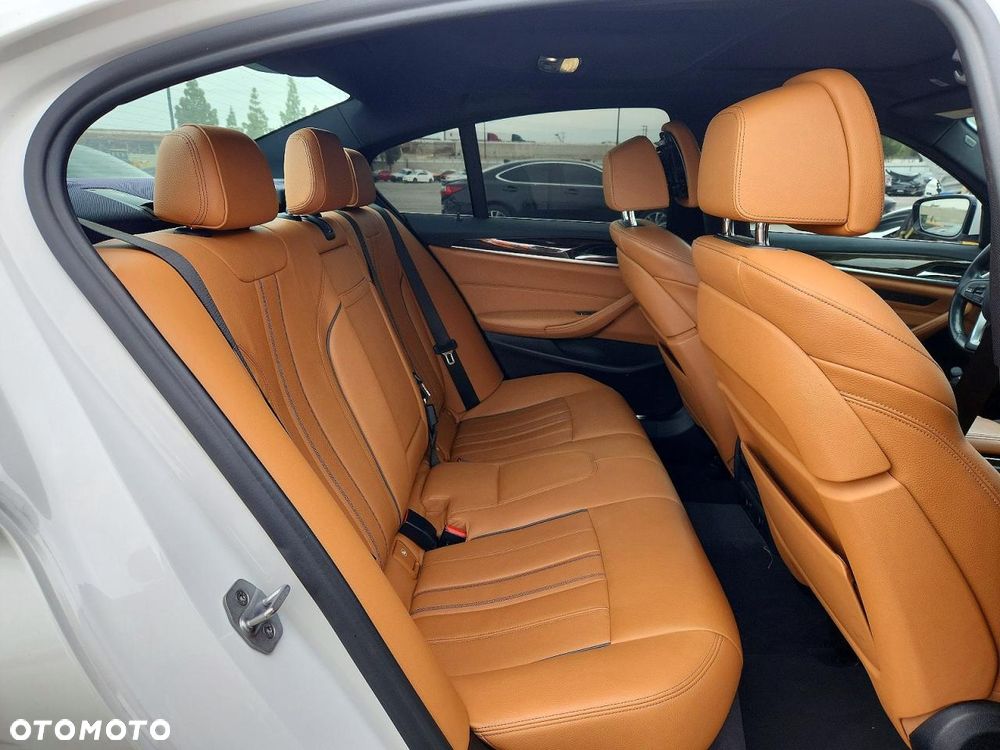 BMW Seria 5 530i GPF - 11