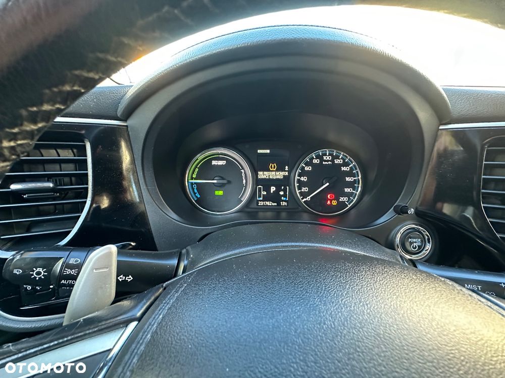 Mitsubishi Outlander - 32