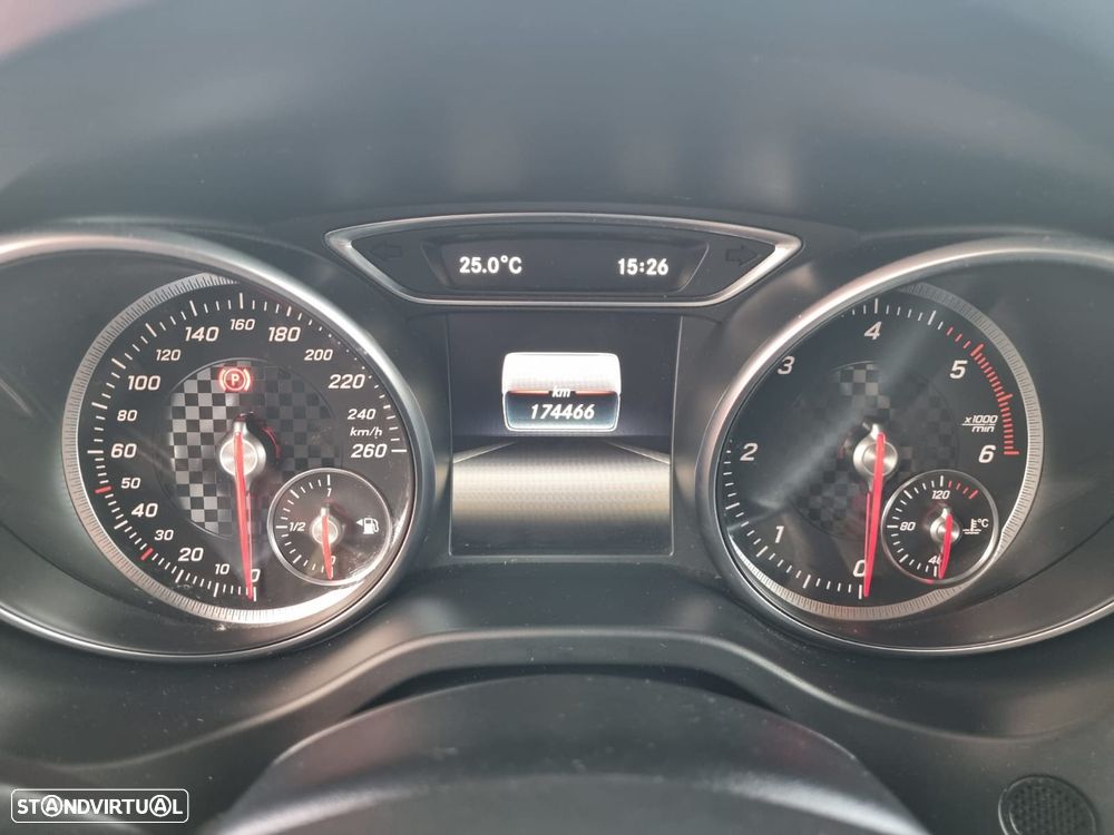 Mercedes-Benz A 180 d AMG Line - 34