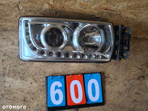 LAMPA REFLEKTOR IVECO HI-WAY XENON PRAWY