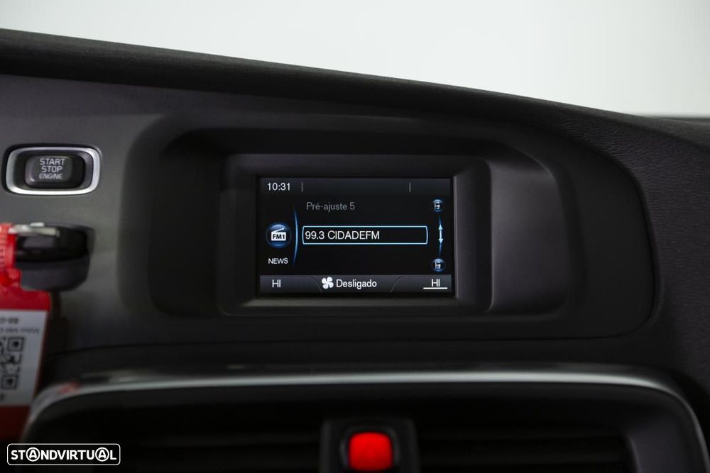 Volvo V40 Cross Country - 16