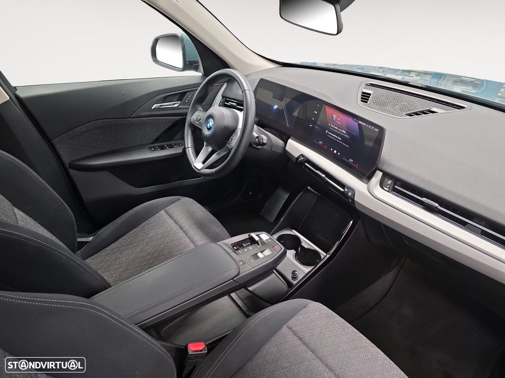 BMW iX1 eDrive20 - 8