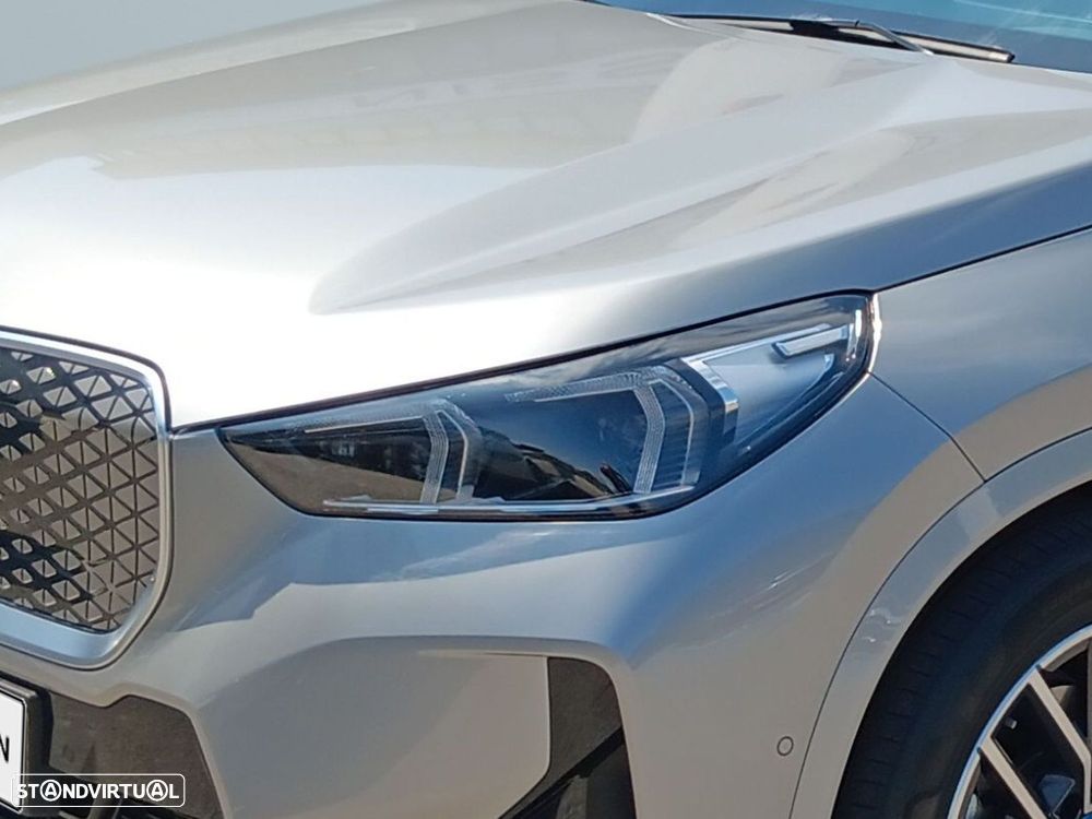 BMW iX1 eDrive20 Pack Desportivo M - 3