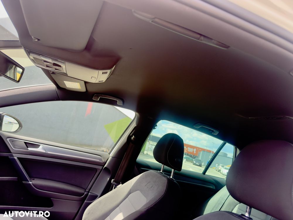 Volkswagen Golf - 22