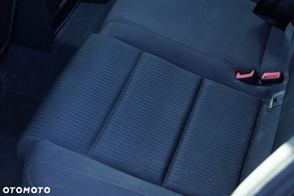 Audi A4 Avant 2.0 TDI ultra - 13