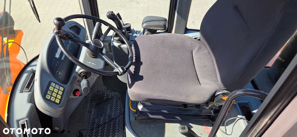 Volvo <<Ładowarka Volvo L30, 1999r, opony 90%dobre,łyżka+widły, z Niemiec>> - 10