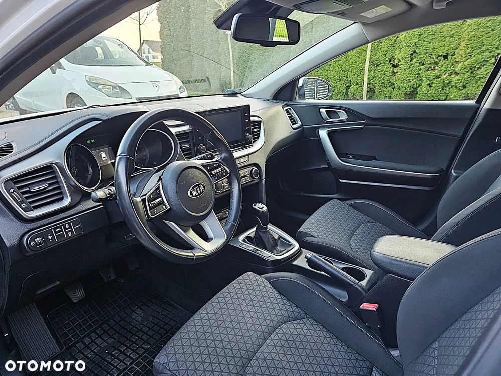 Kia Ceed 1.6 CRDi mHEV L Business Line - 11