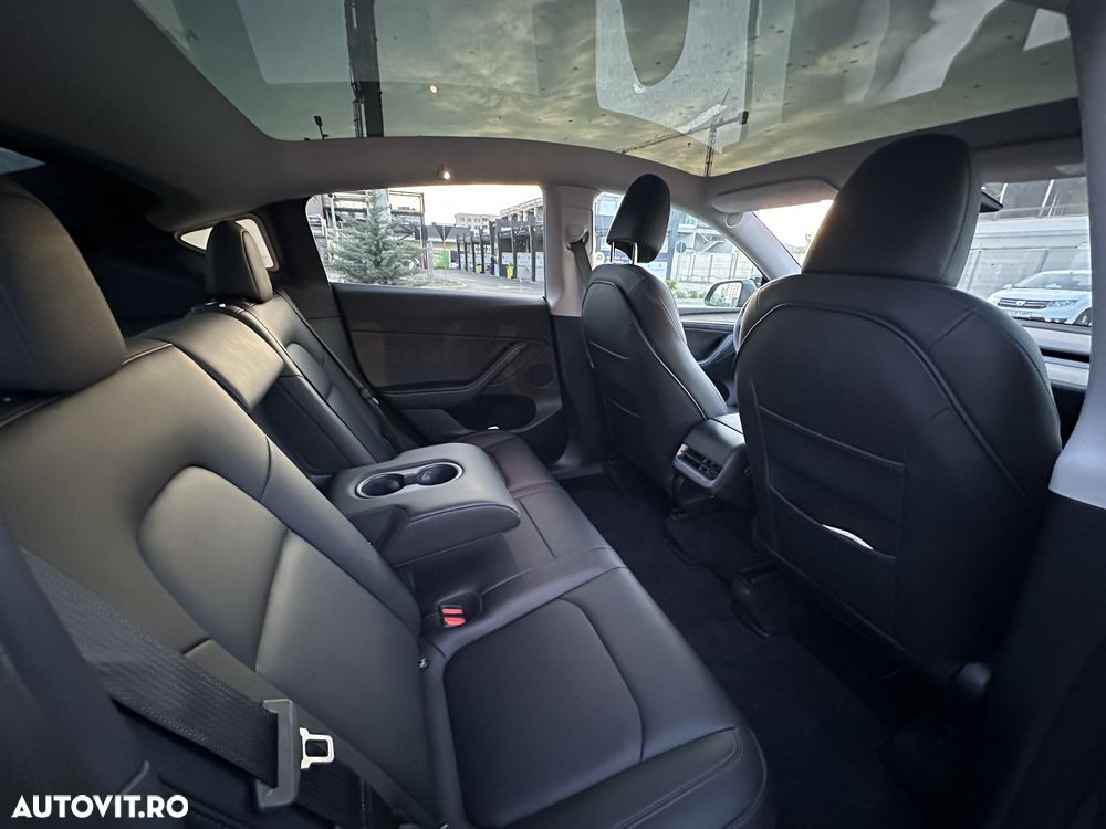 Tesla Model Y - 27
