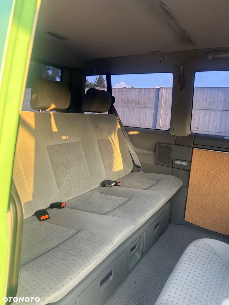 Volkswagen Multivan - 21