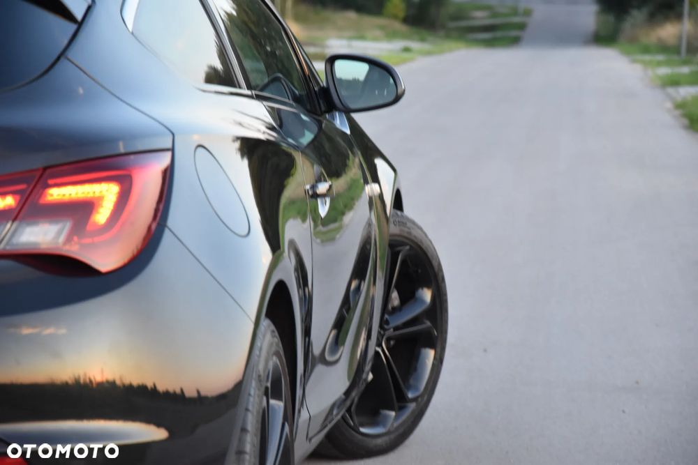 Opel Astra 1.6 T Cosmo - 9
