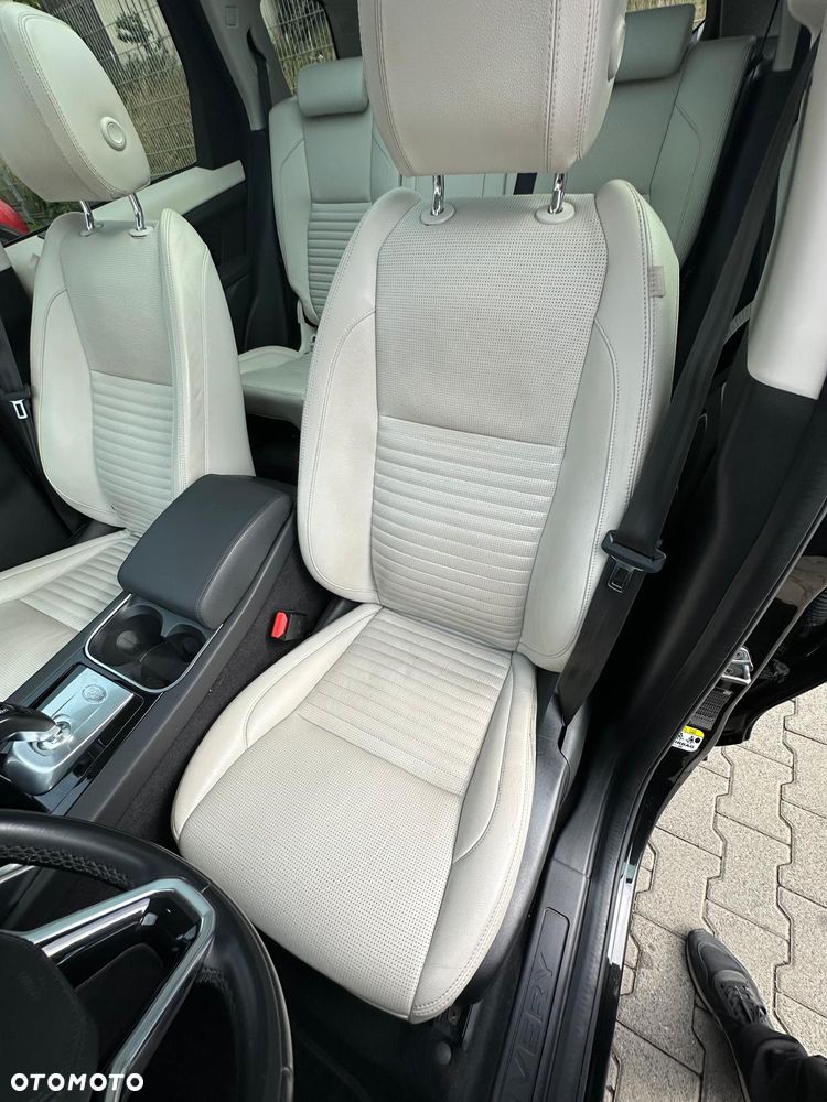 Land Rover Discovery Sport - 11
