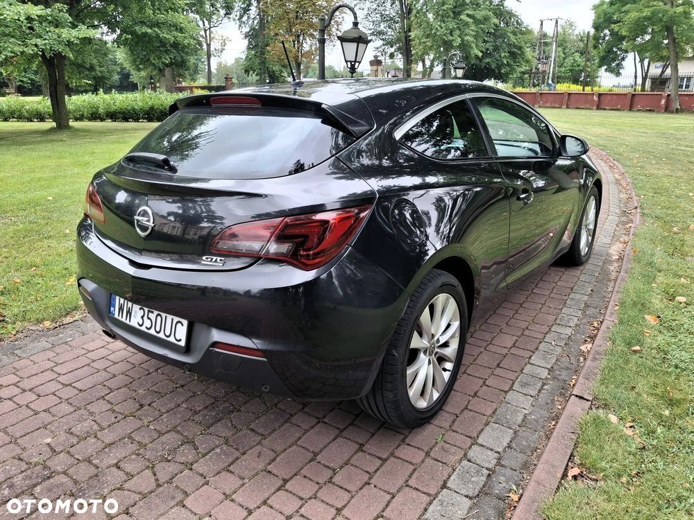 Opel Astra 2011 photo 4