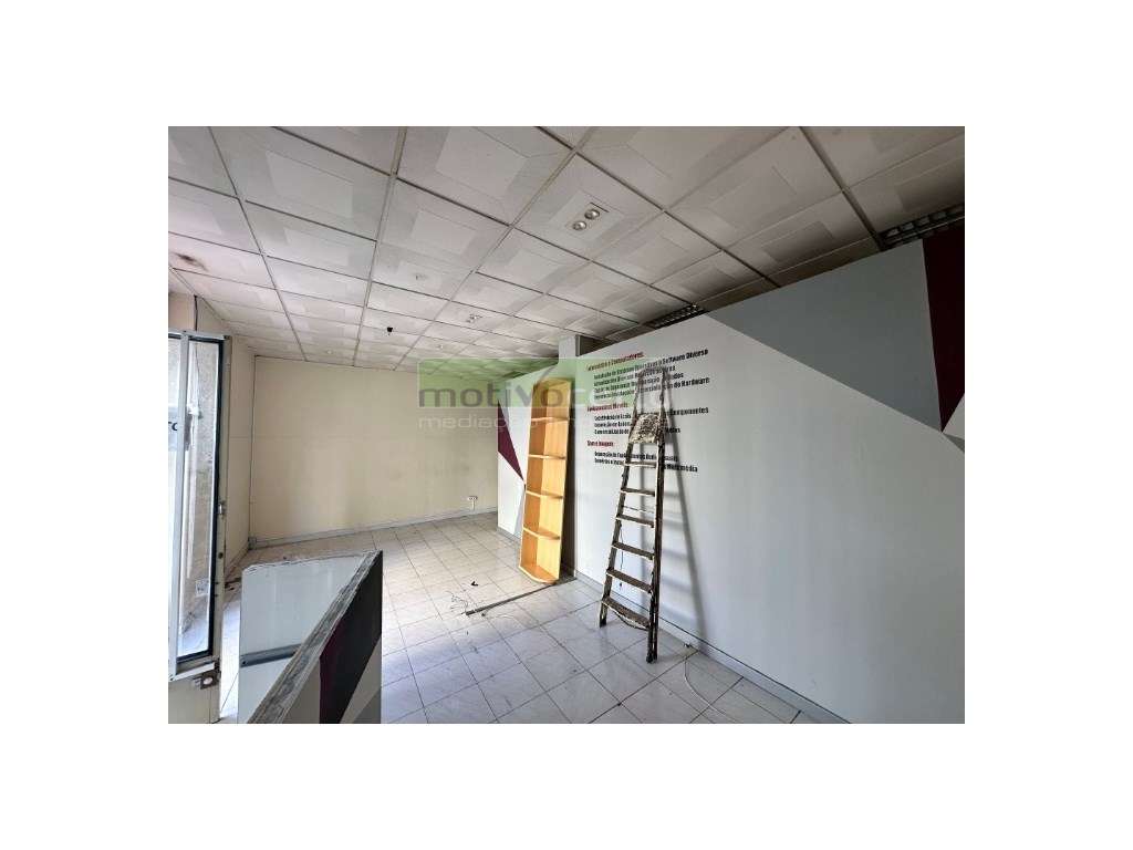 Loja Bem Localizada no Algueirão. Próxima da Estação de Comboios - Grande imagem: 3/10