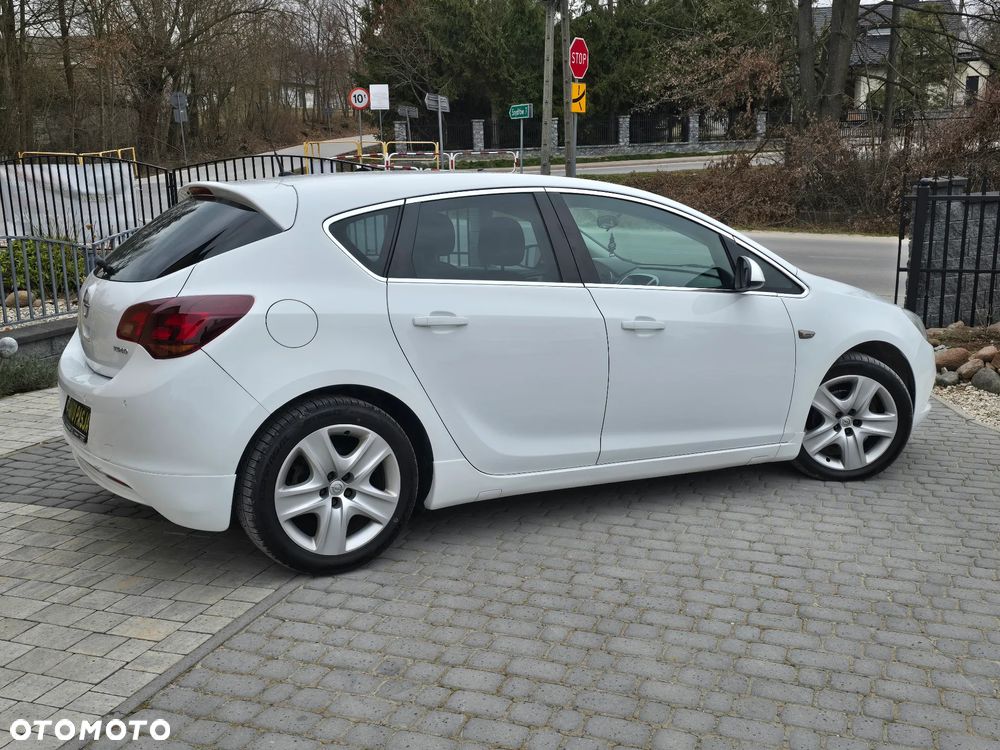 Opel Astra 1.4 Turbo - 11