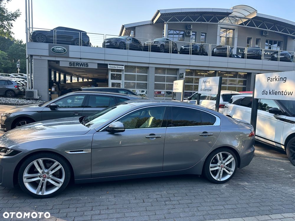 Jaguar XE 2.0 D180 R-Dynamic S - 20